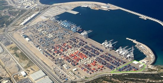 ميناء طنجة المتوسط غايكون هو أكبر المستفيدين من الضريبة البيئية الجديدة اللي غادي تطبقها بروكسيل على الموانئ الأوروبية