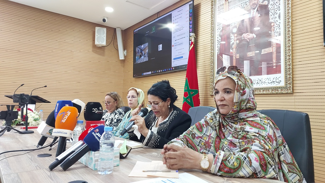 جمعية نساء المغرب جات للداخلة وعلنات تضامنها مع المستشارة الجهوية لي تعرضات للتنمر